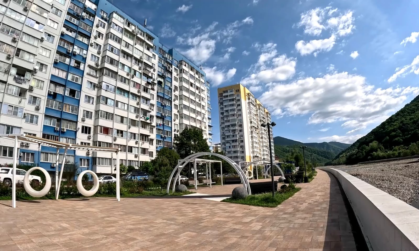 Зоны отдыха на набережной реки Псезуапсе